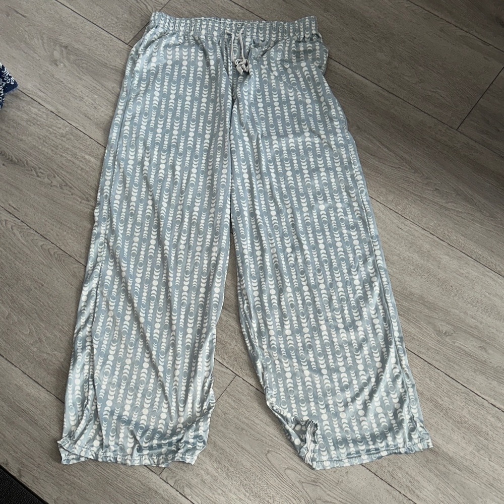 Super soft Hello Mello Light Blue Crescent Print Lounge Pants size Large
